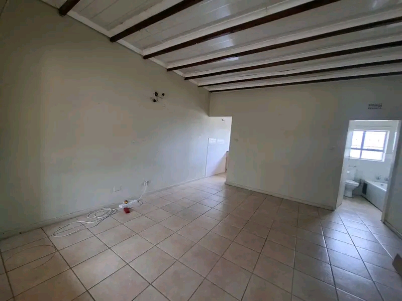 Jhb cbd 
vale court 
2nd floor newly renova  in Betrams