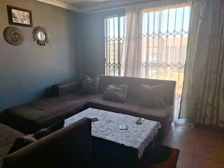 House available to rent.

area: (basothong)  in Vosloorus