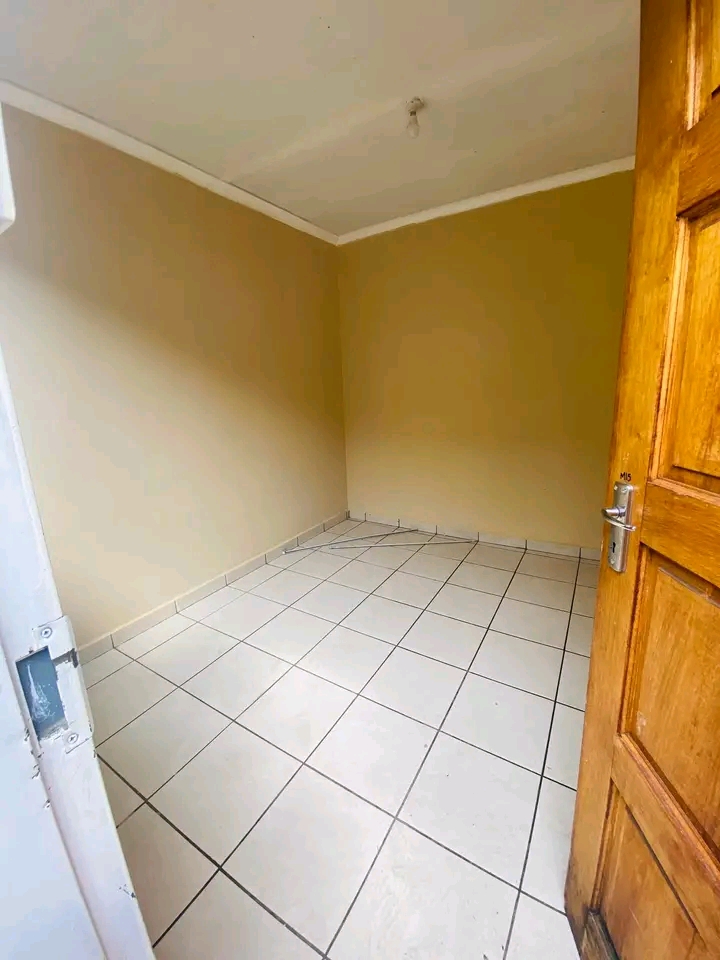 Rooms with and without shower available at ge  in Delville