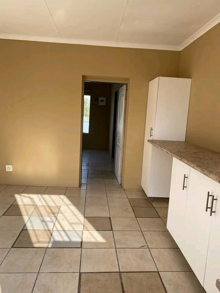 1 bedroom bachelor  available to rental immed  in Orlando West