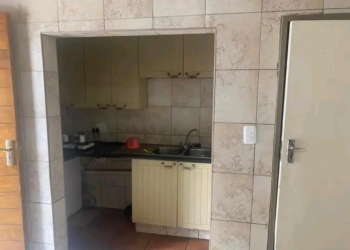 Room available only r1700
their’s furnitur  in Cosmo City