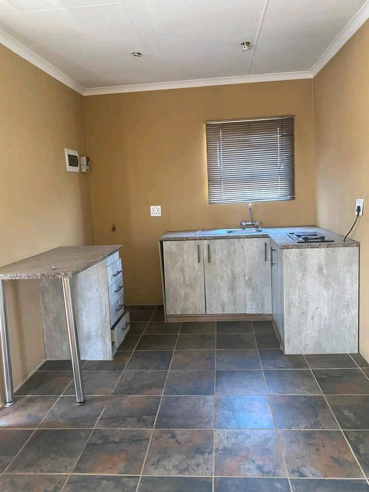 🏡 bachelor available immediately – ext 3  in Clayville