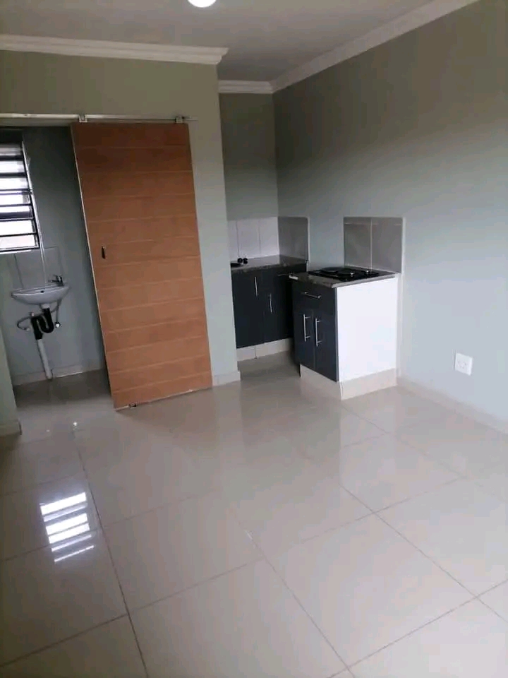 Bachelor available to rent at ext 14
availab  in Vosloorus