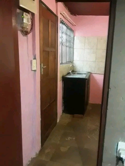 Ensuite double room ext2 upper side of sasol   in Braamfischer