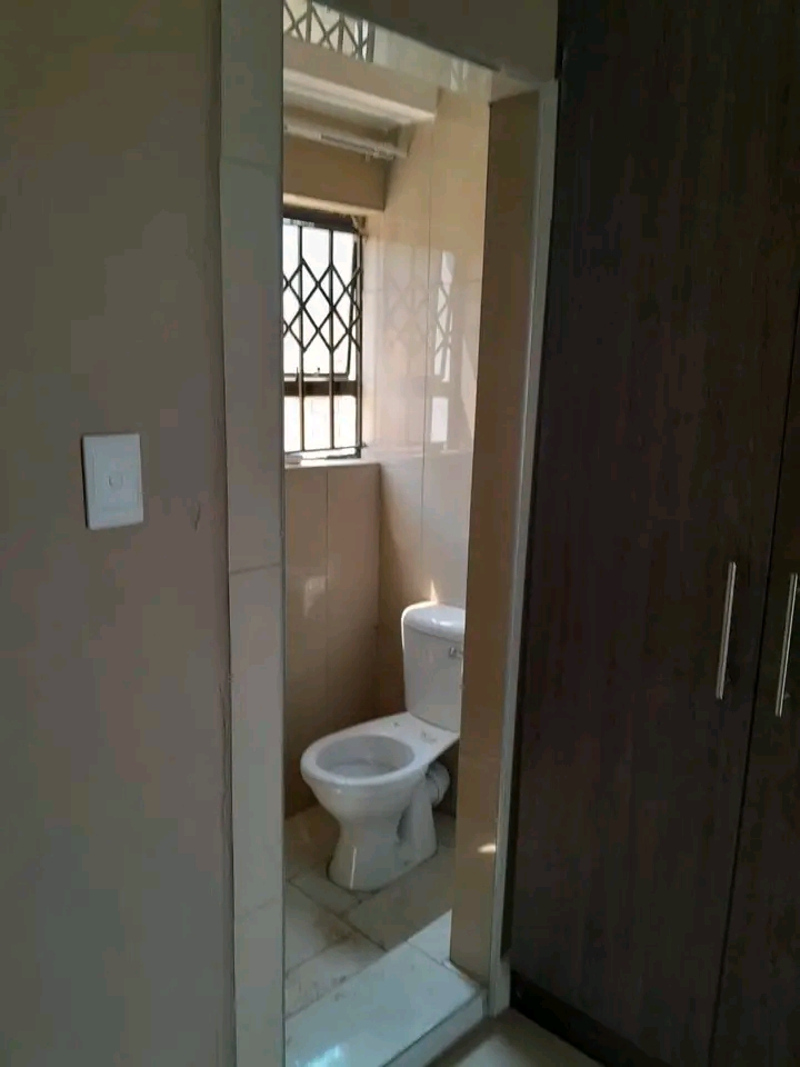 Spacious bachelor apartment with a fitted kit  in Kempton Park