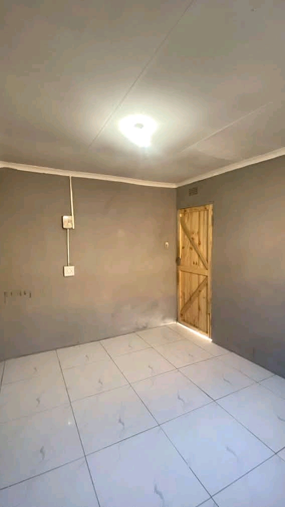 Big room available immediately in ext 1 not f  in Dlamini