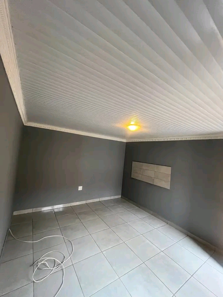 Room to rent at koma road next to transportat  in Zondi