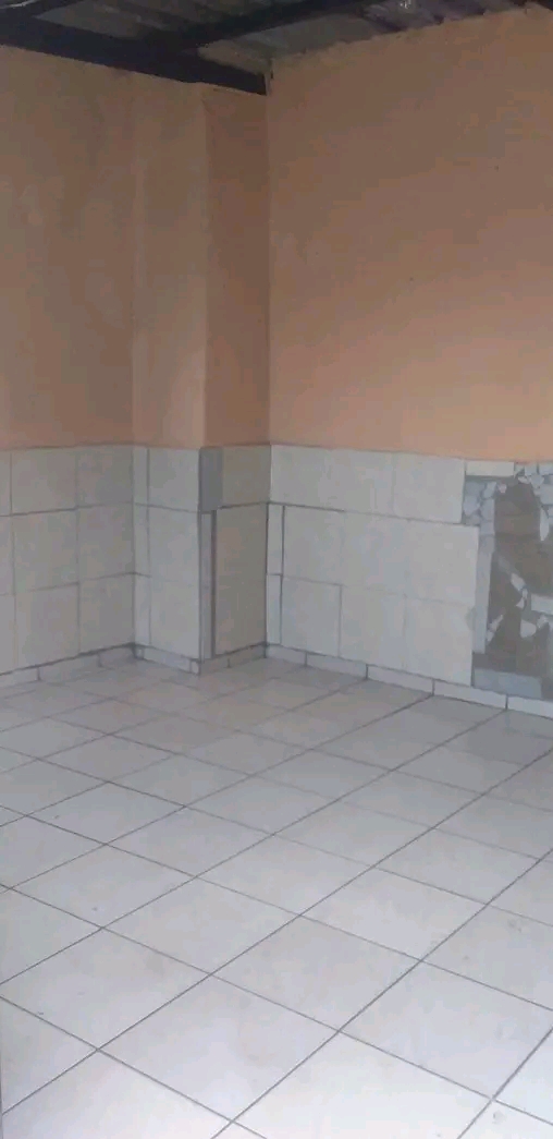 Place 2 rent at soweto.  free parking availab  in Braamfischer