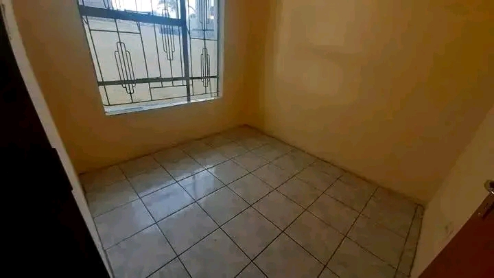 2 bedroom house -with 3 outside rooms -to ren  in Allandale