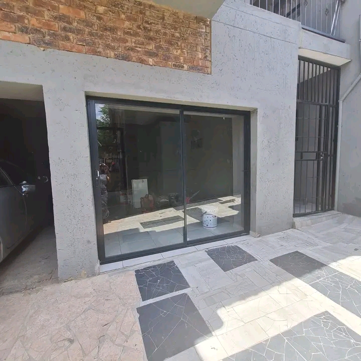 2x rooms available to rent in ext 3
contact   in Cosmo City