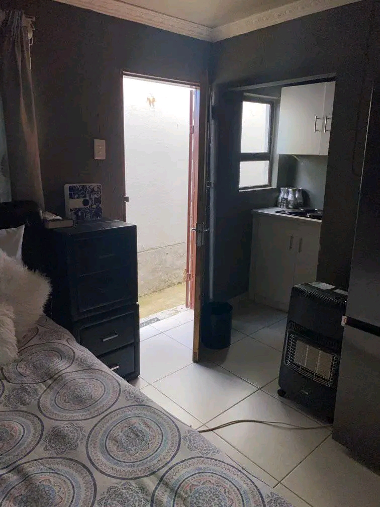 Beautiful open plan bachelor consists of fitt  in Norkem Park