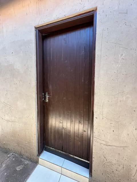 R1500. spacious room available in protea city  in Protea Glen