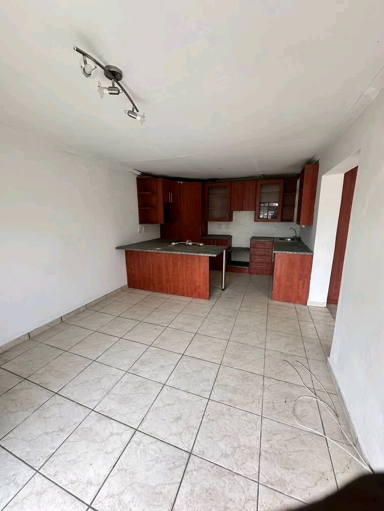 2 bedroom apartment for rent r7000 including   in Kensington