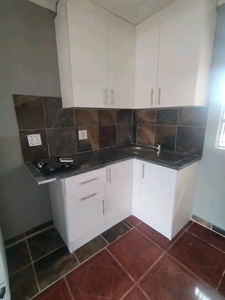Bachelor for rental
huge space
prepaid elec  in Vosloorus