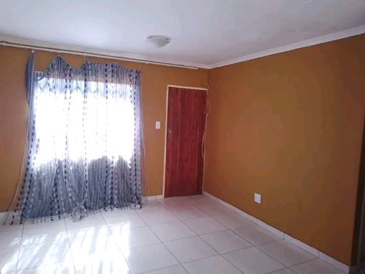 House available for immediate occupation in e  in Protea Glen