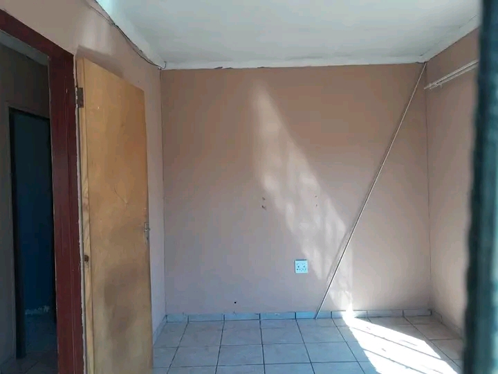 1 bedroom cottage available in east field for  in Vosloorus