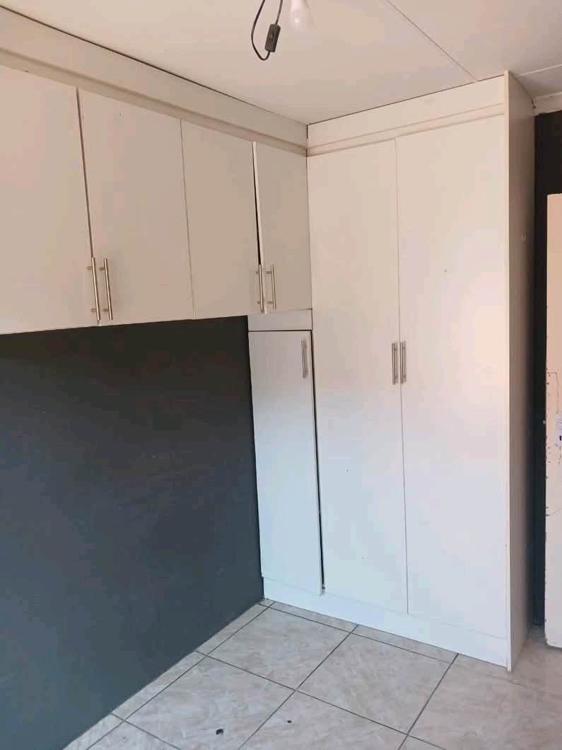 Ext 4  whatsupp me
rent r5500 
deposit r550  in Fleurhof