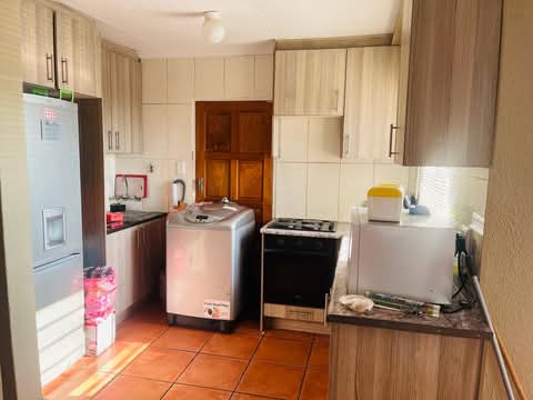 3 bedroom house in ext 5 available from 1 mar  in Cosmo City