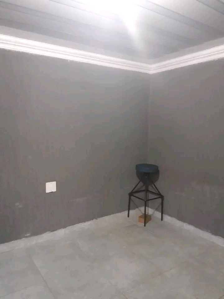 Room to rent at ema14 
five minutes to score  in Ivory Park