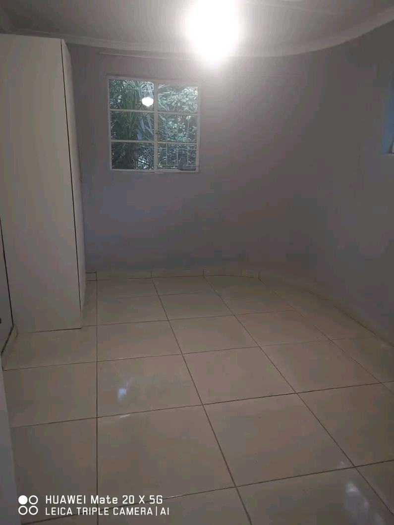 Room available 
rent is r2950, deposit is r1  in Randpark Ridge