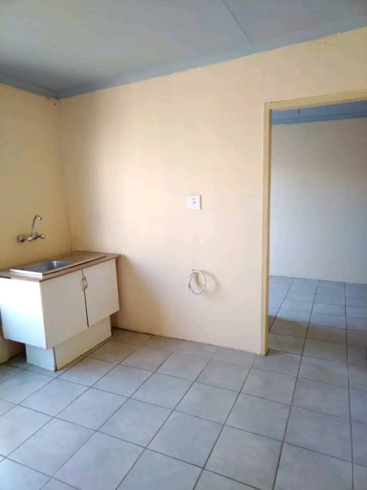 2 room apartment to let
r3500 monthly rental  in Birch Acres