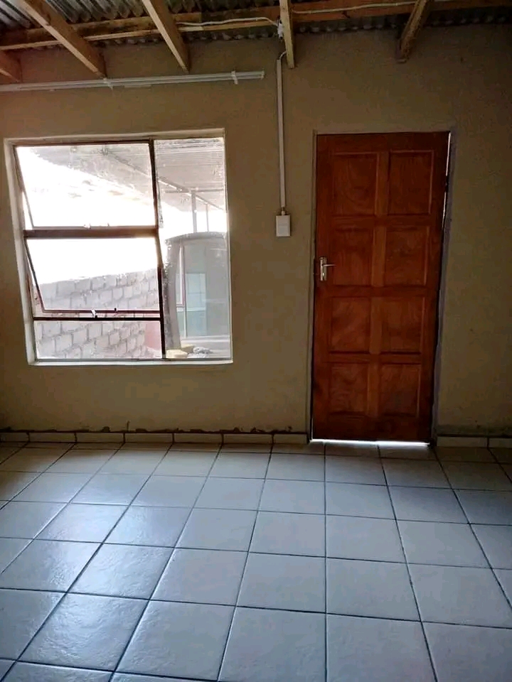 Room available from 1st march at eastbank....  in Alexandra