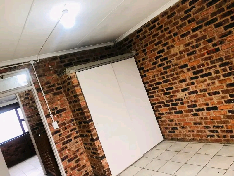 2 bedroom to share  r1350 per person  in Johannesburg