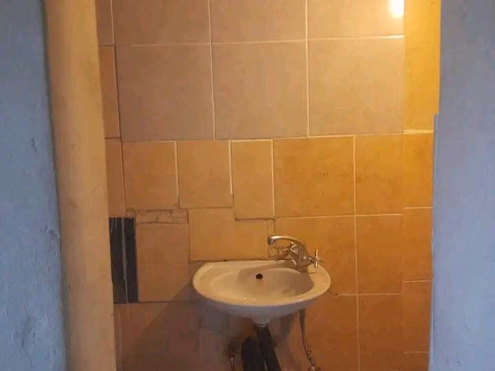 Spacious bachelor to let in stanhope road  ge  in Wychwood