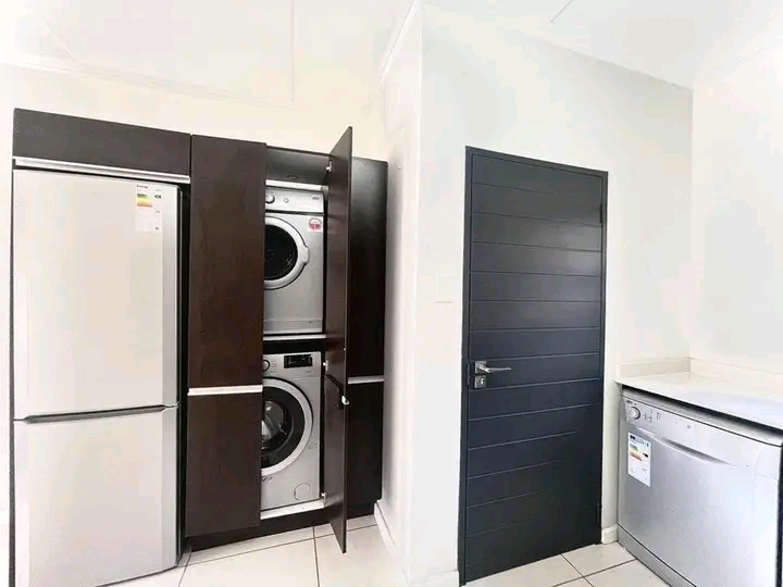 **3 bedroom 2 bath apartment for rent for r12  in Fourways