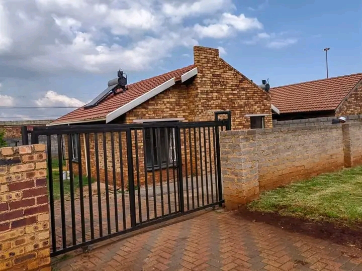 New built 1 bedroom cottage, now available
  in Vosloorus