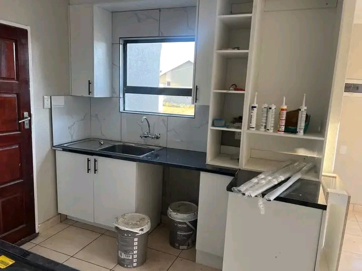 3 bedrooms with bic 
lounge 
kitchen with b  in Windmill Park