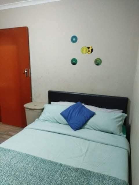 Rental price r5800 plus deposit
fitted kitch  in Dawn Park