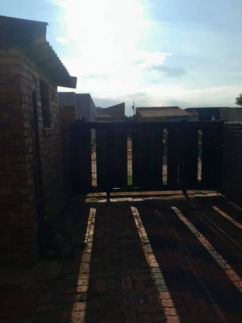 Spacious family home for rent
features:
- 3  in Vosloorus