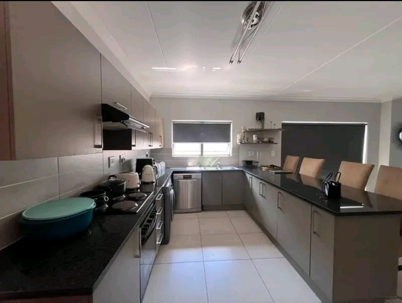 3 bedroom house with a swimming pool availabl  in Centurion