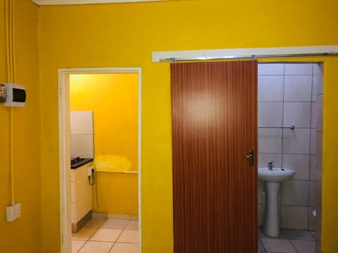 R3500 rent every month’s 
r3000 deposit re  in Olifantsfontein