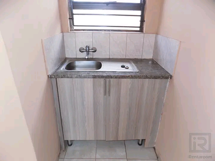 Beautiful ensuite room available to rent
ren  in Protea Glen
