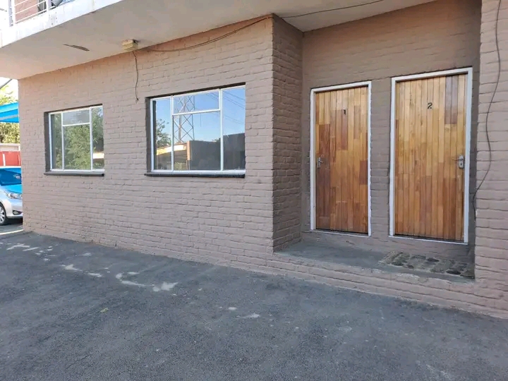 Neat and modern 2 bed ground unit in mondeor   in Mondeor