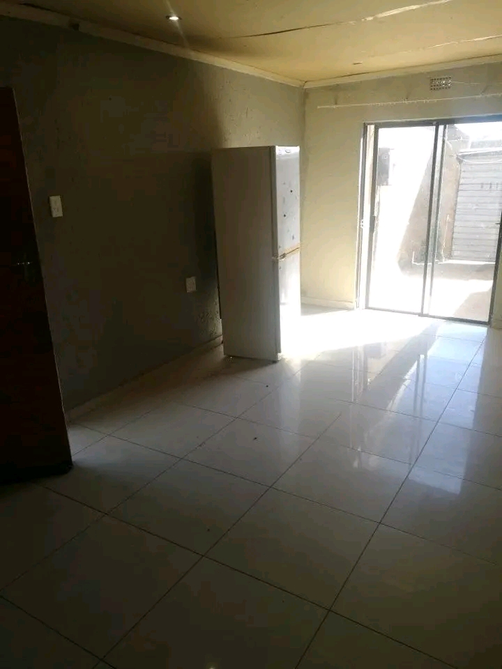 Big ensuite available immediately not far fro  in Dube