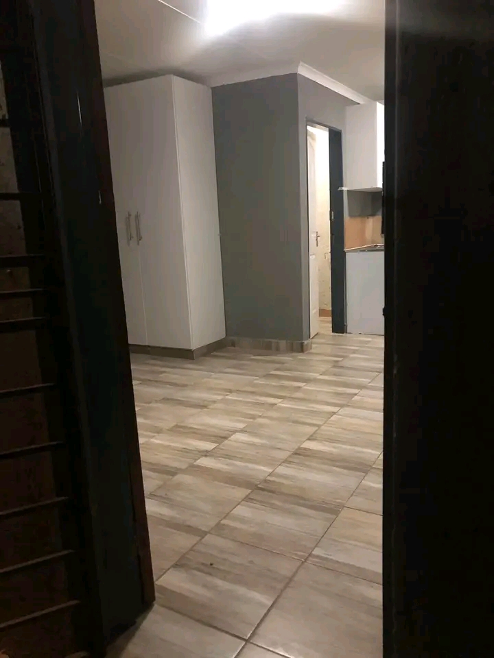 En-suite room to rent at extension 40 for r23  in Protea Glen