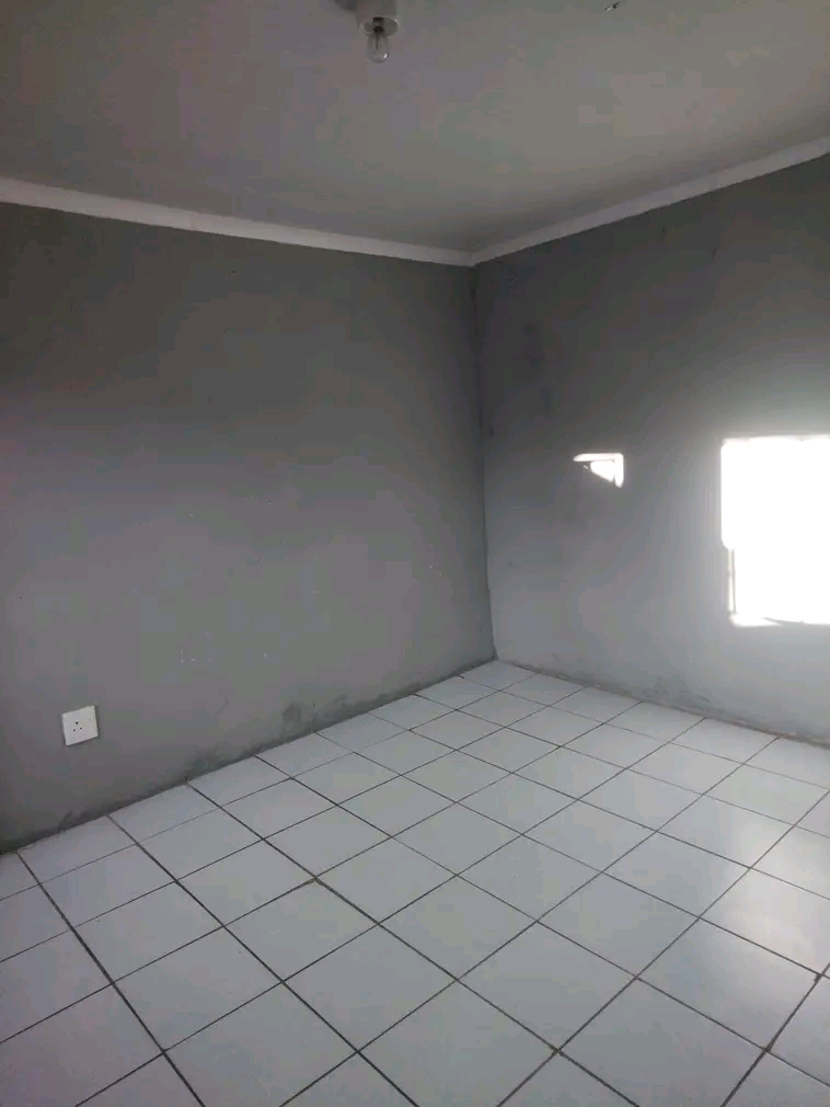 Room available @r1500
ema 7 soweto
whatsapp  in White City Jabavu