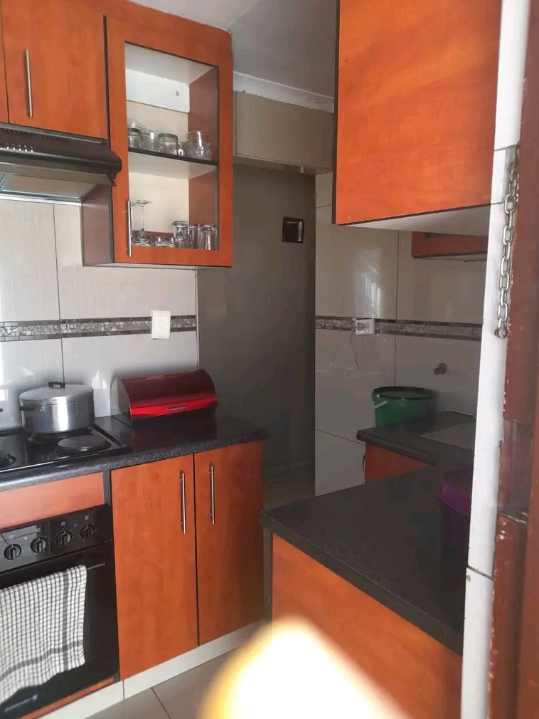 Area: ext25📍
rental price r5500 plus depo  in Vosloorus