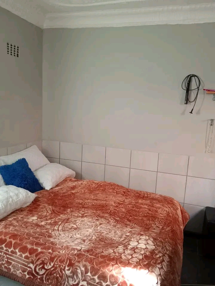 1 bedroom+ sitting room with toilet and showe  in Rosettenville