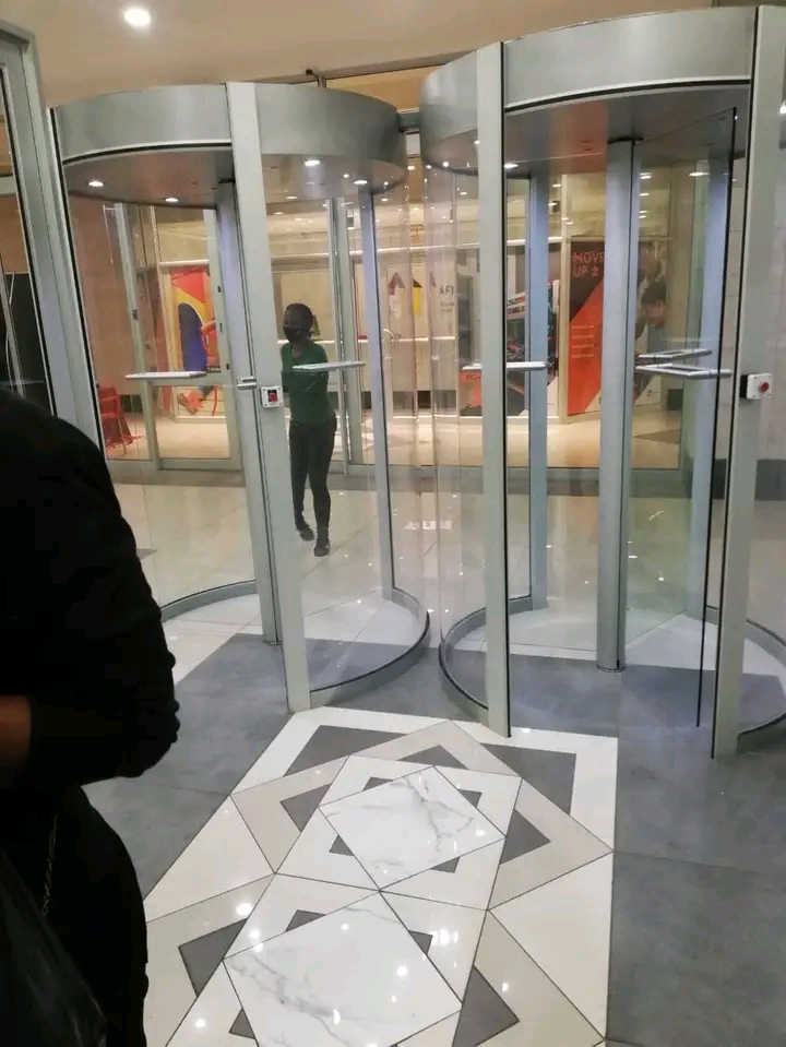 A clean room in a 2 bedroom flat available  f  in Johannesburg