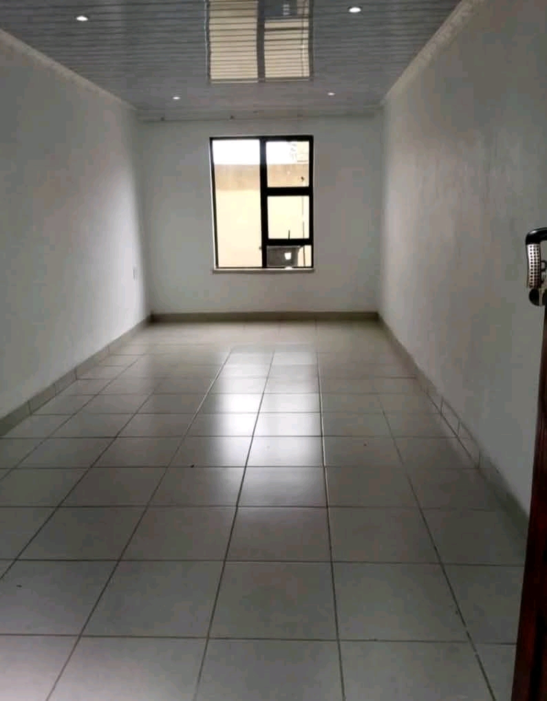 Garage room – r2,000 (no deposit)
spacious  in Zola