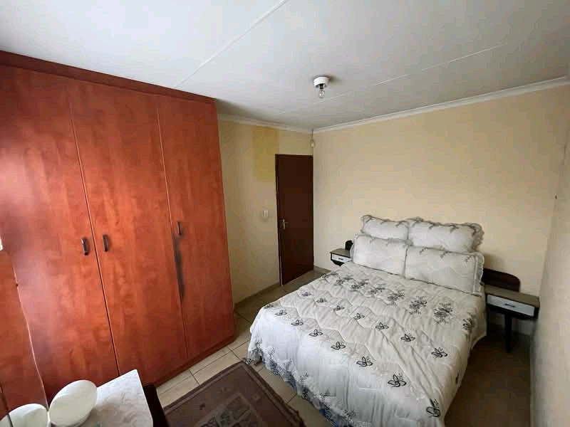House in gardens
available immediately 
ren  in Leondale