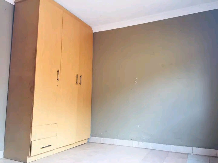 Room still available  ext10 walkable to swazi  in Ivory Park