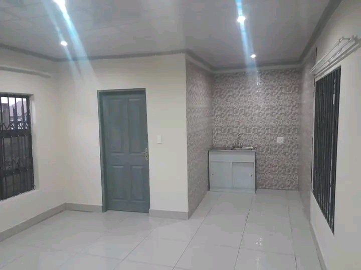 Spacious room with ensuite facilities availab  in Protea Glen