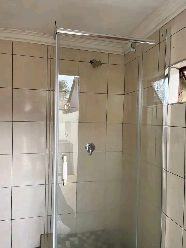 A beautiful standard room for r1600 deposit r  in Allandale
