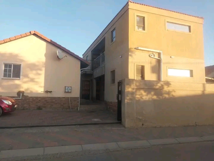 Bachelor room to rent in ext10  flats to rent  in Cosmo City