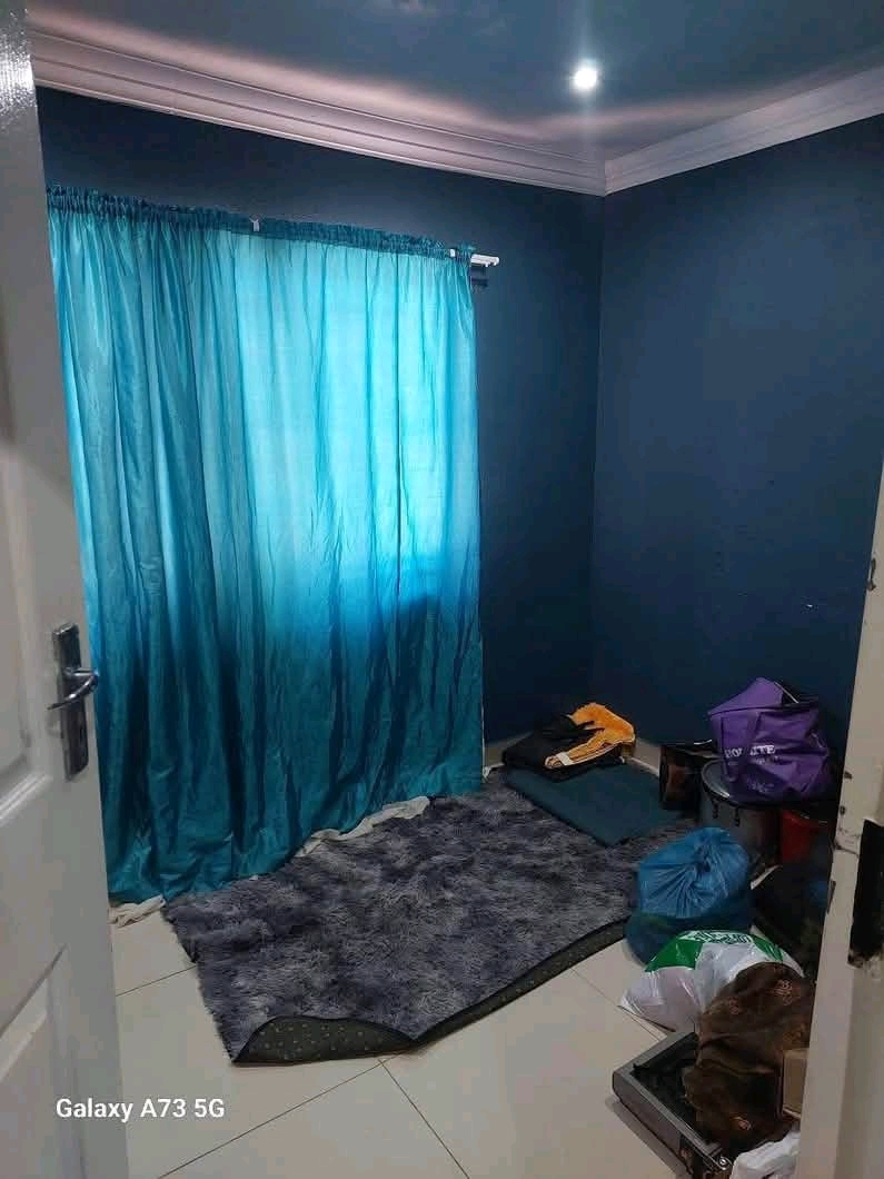 2 bedroom cottage rental 
**available from t  in Clayville